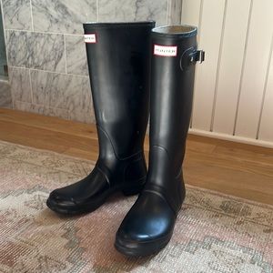 Tall hunter rainboots